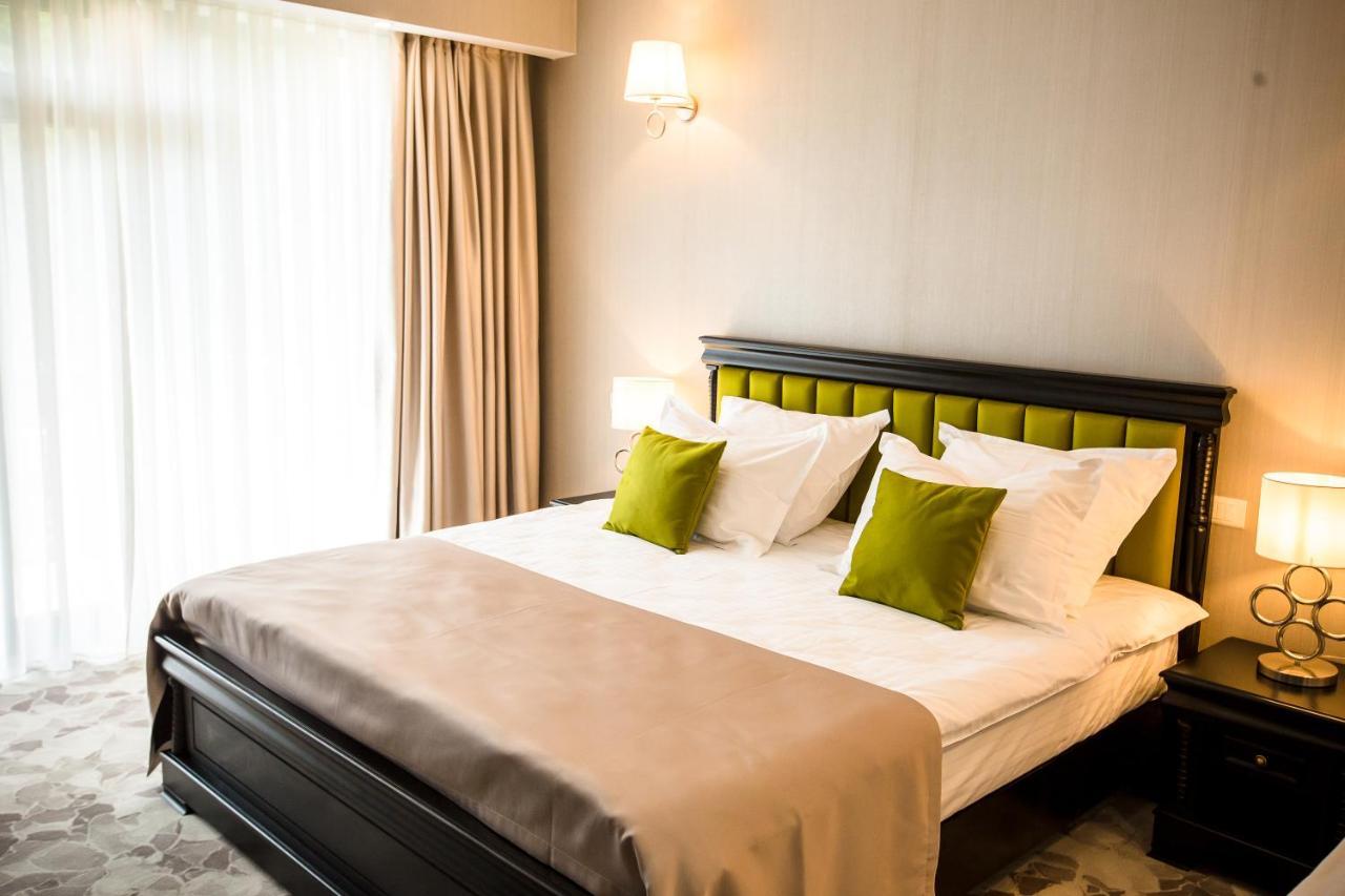 Hotel Carpat Inn Azuga Eksteriør billede