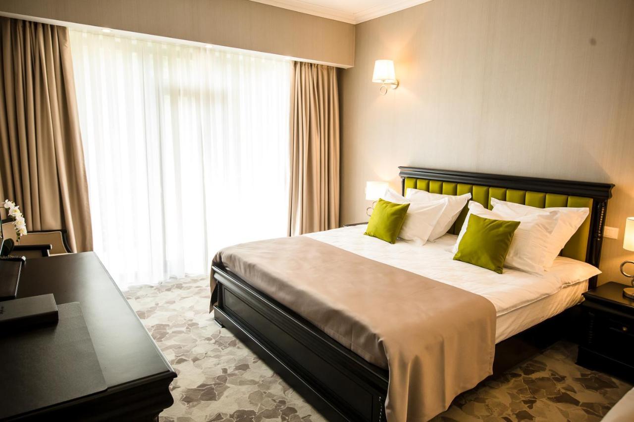 Hotel Carpat Inn Azuga Eksteriør billede