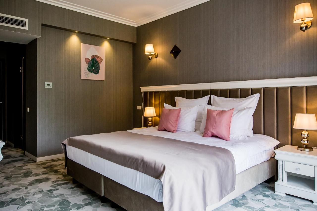 Hotel Carpat Inn Azuga Eksteriør billede