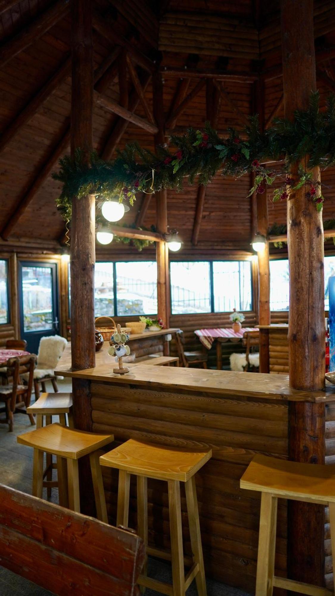 Hotel Carpat Inn Azuga Eksteriør billede