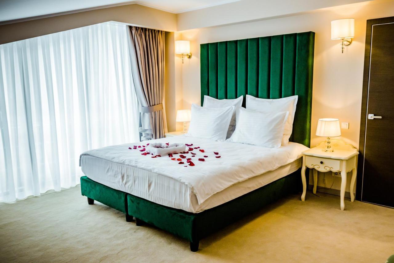 Hotel Carpat Inn Azuga Eksteriør billede