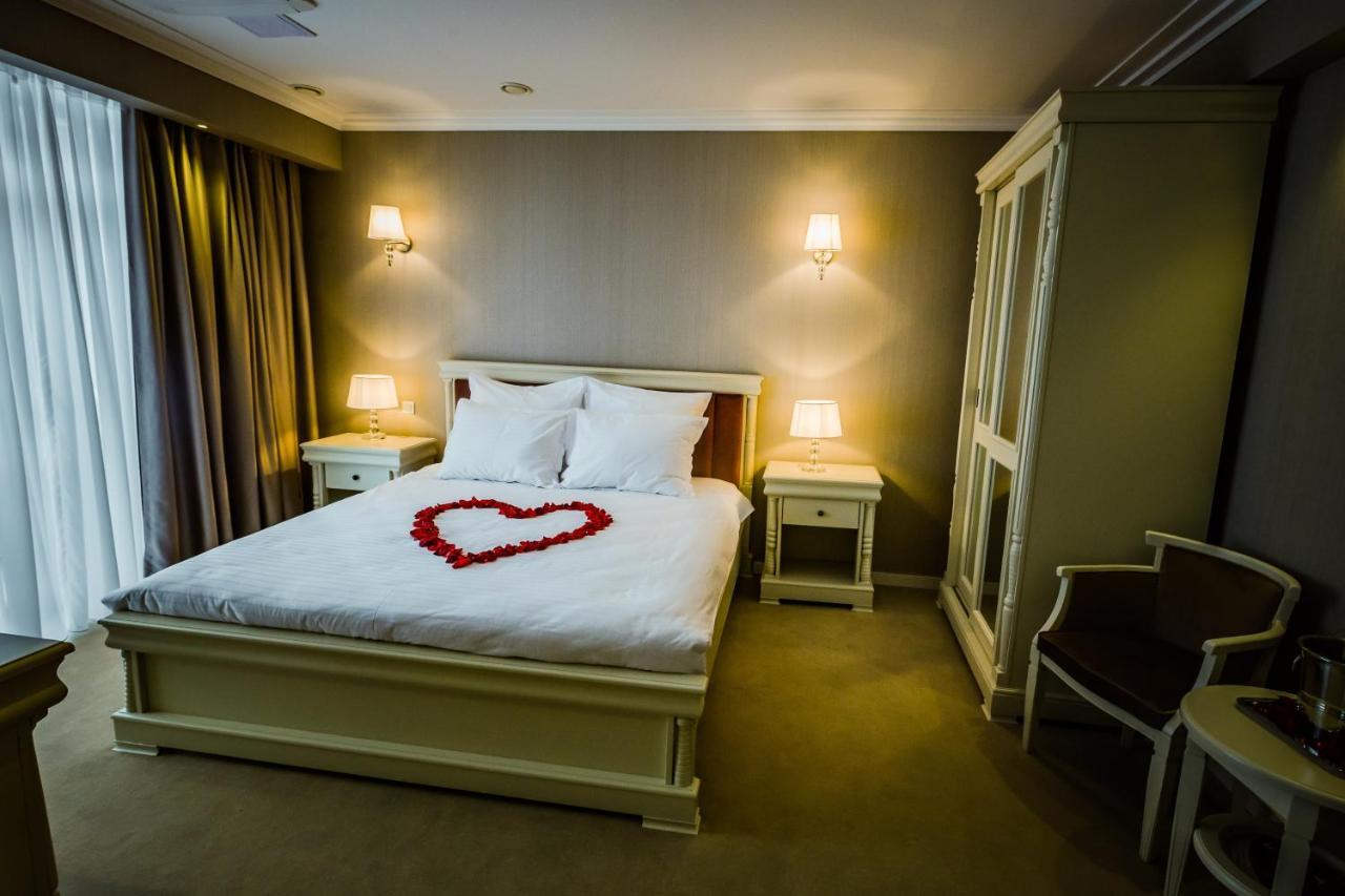 Hotel Carpat Inn Azuga Eksteriør billede